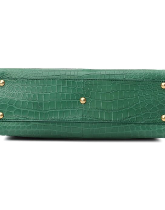 Peekaboo-crocodile-green-bottom