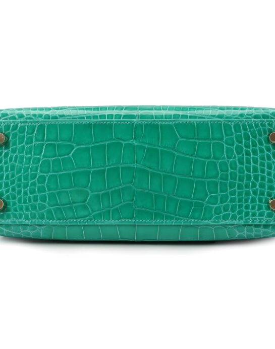 Hermès-Kelly-25-crocodile-green-bottom