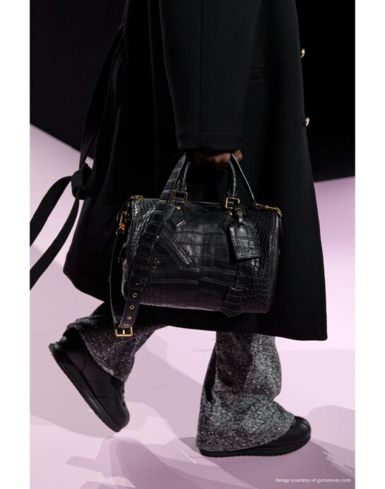 Louis-Vuitton-fall-2025-runway-black