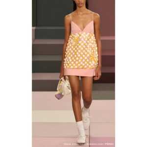 Fendi Floral Croc Baguette 2026 in ivory crocodile leather with floral appliqué – runway handbag